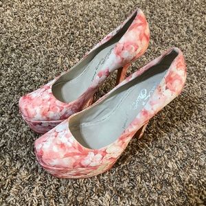 Alice + Olivia Cherry Blossom Heels Size 37.5 Womens